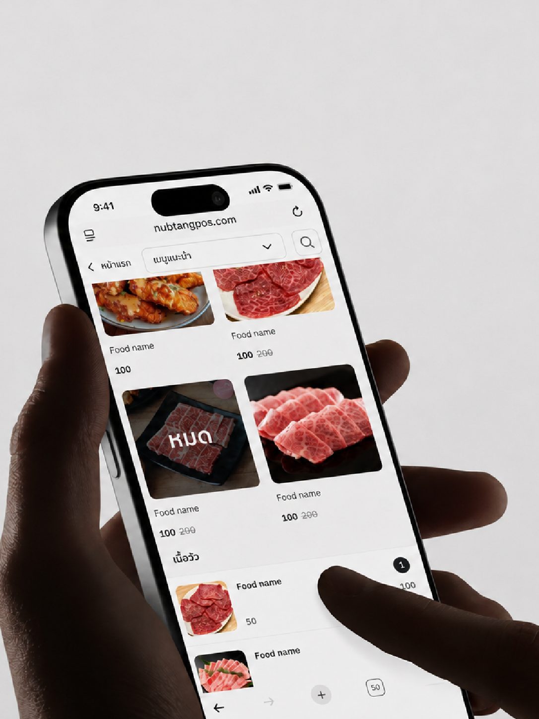 ลูกค้าสแกน QR สั่งอาหารเองจากมือถือ หน้าจอแสดงเมนูแนะนำพร้อมรูปและราคา